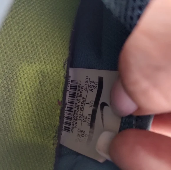 Girls size 1.5 Nike tennis shoes - Picture 3 of 4